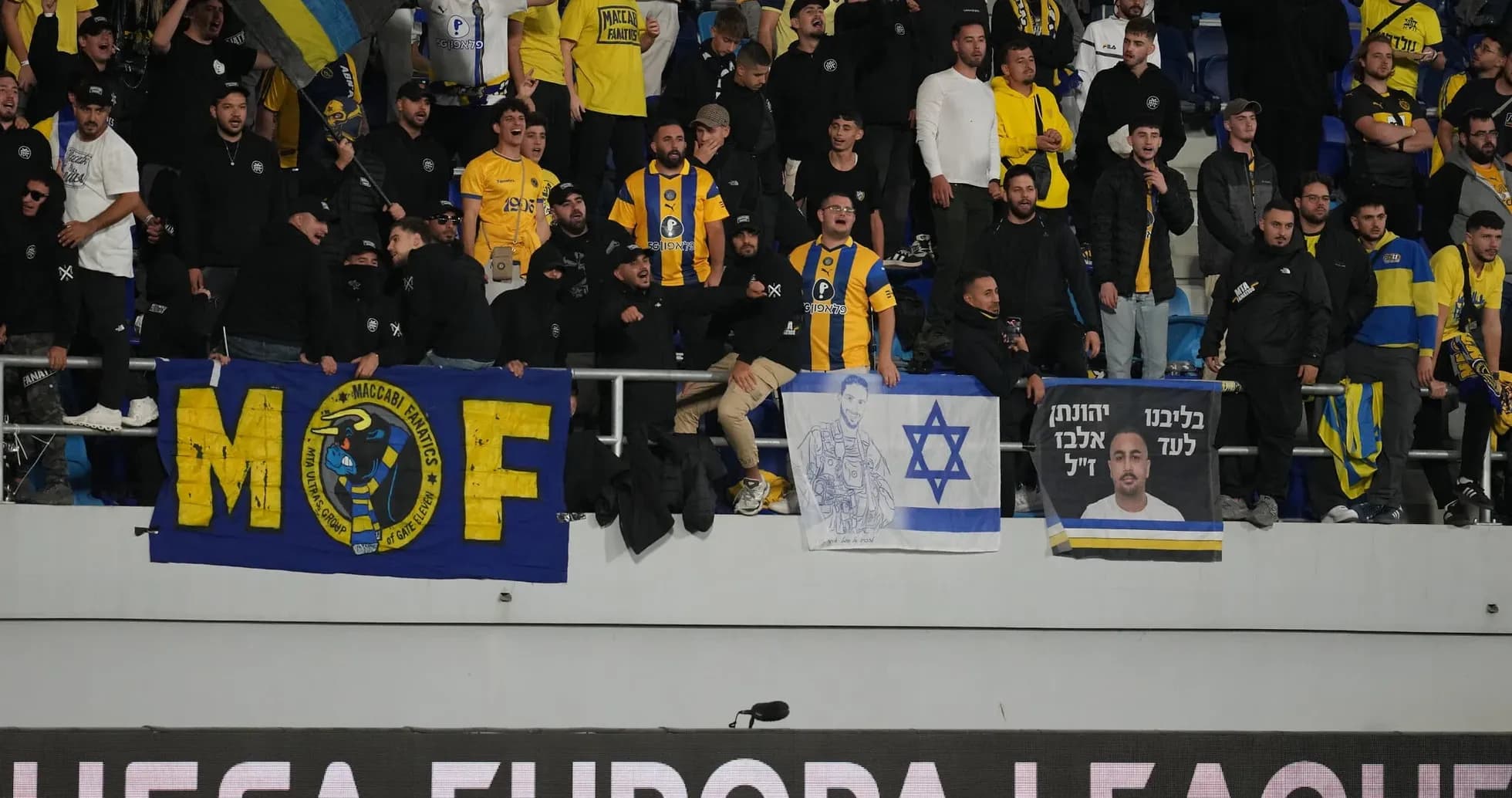 Maccabi Tel Aviv azarkeşləri stadionda Maccabi Tel Aviv azarkeşləri stadionda