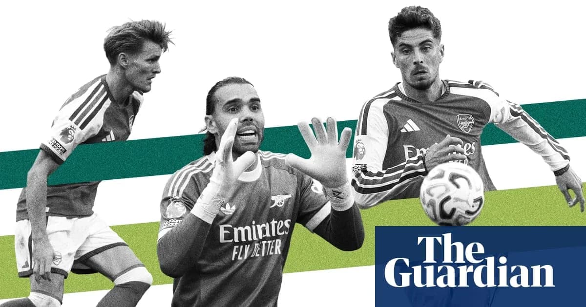 Üç Arsenal futbolçusu müxtəlif hərəkətlərdə Üç Arsenal futbolçusu müxtəlif hərəkətlərdə