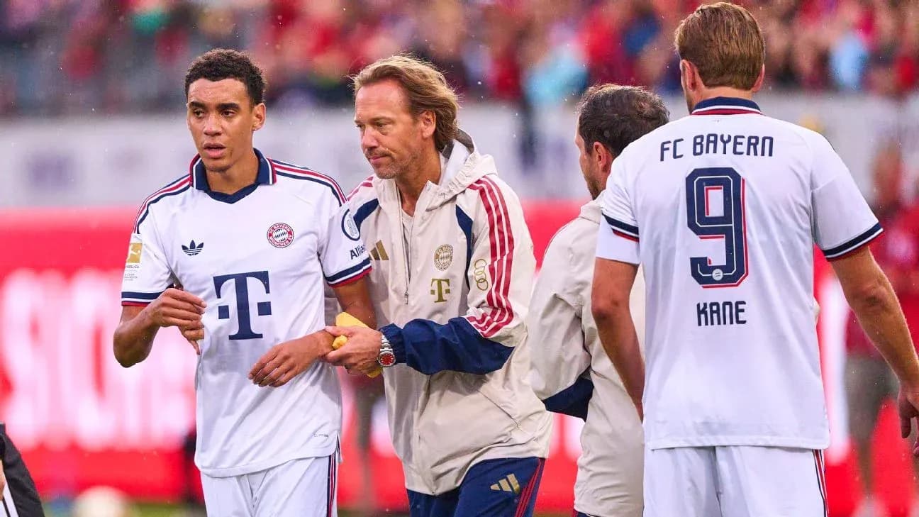 Bayern Munich players interacting during a match Bayern Munich players interacting during a match