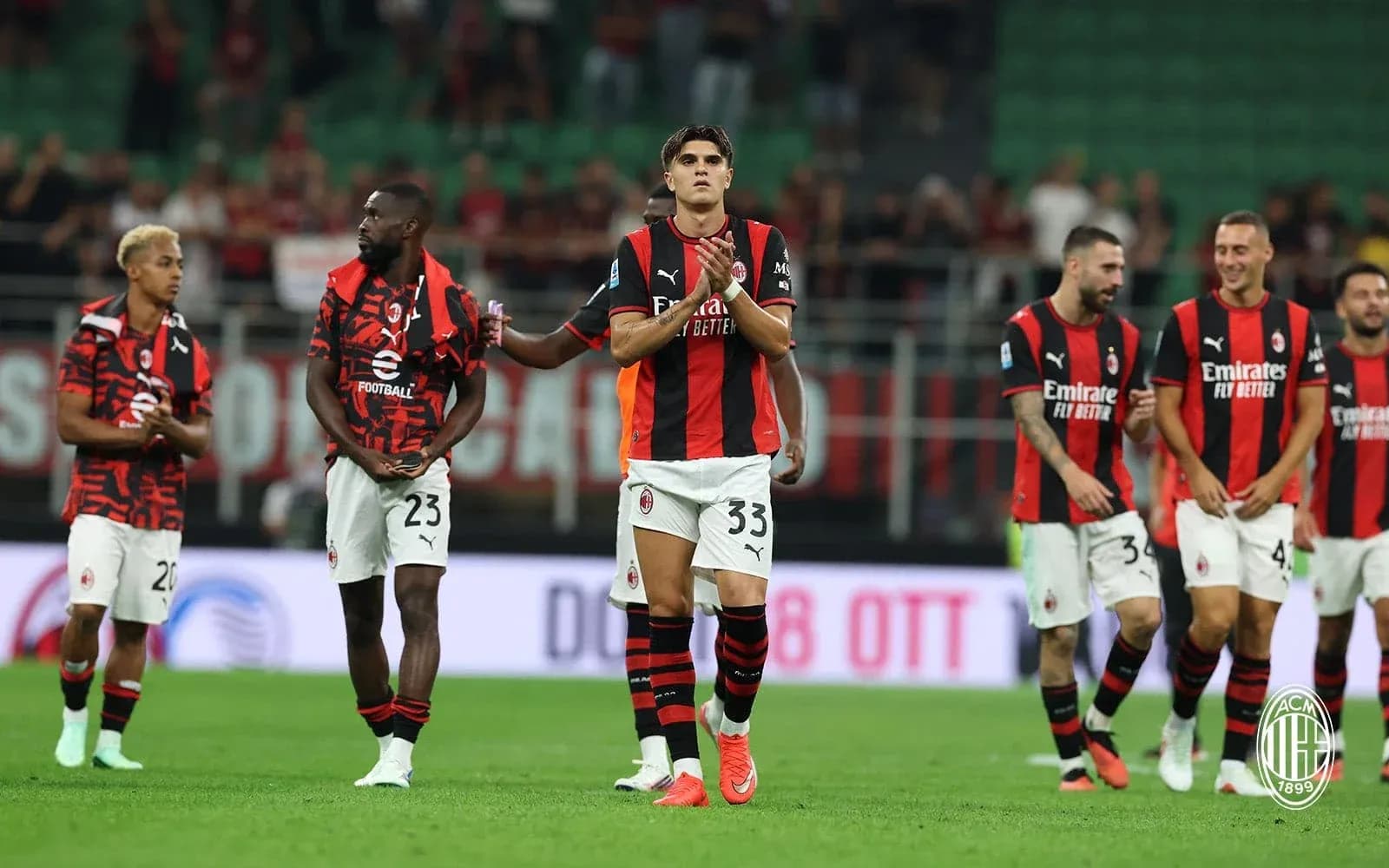 AC Milan futbolçuları matç sonrası AC Milan futbolçuları matç sonrası