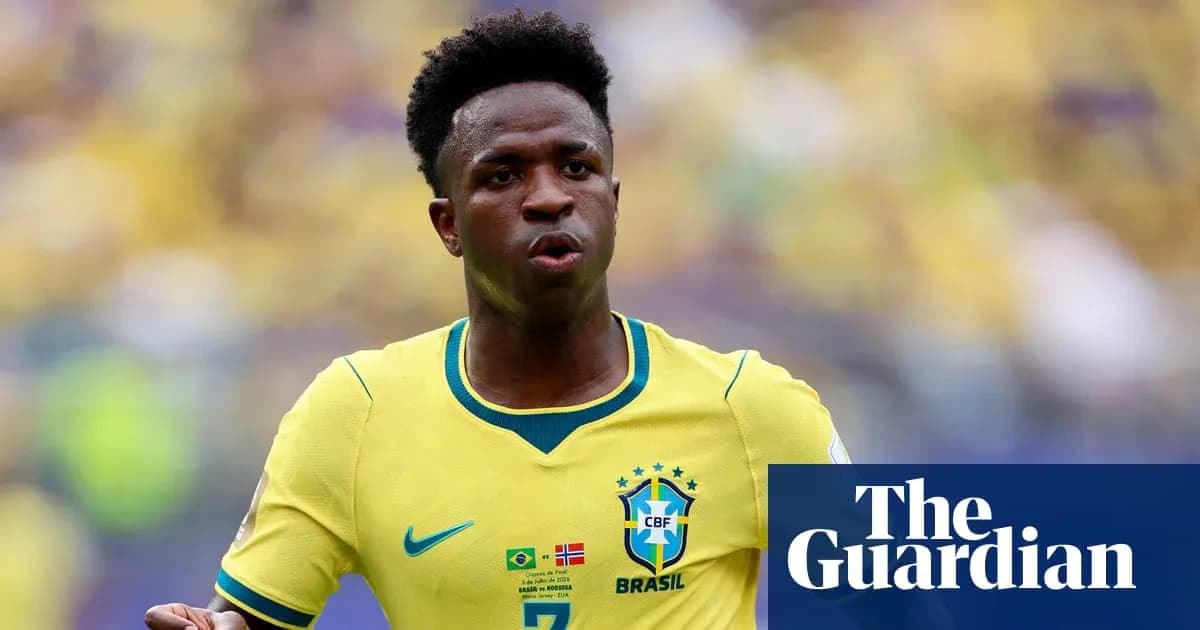Futbolçu Vinícius Júnior Brasil formasında meydanda Futbolçu Vinícius Júnior Brasil formasında meydanda