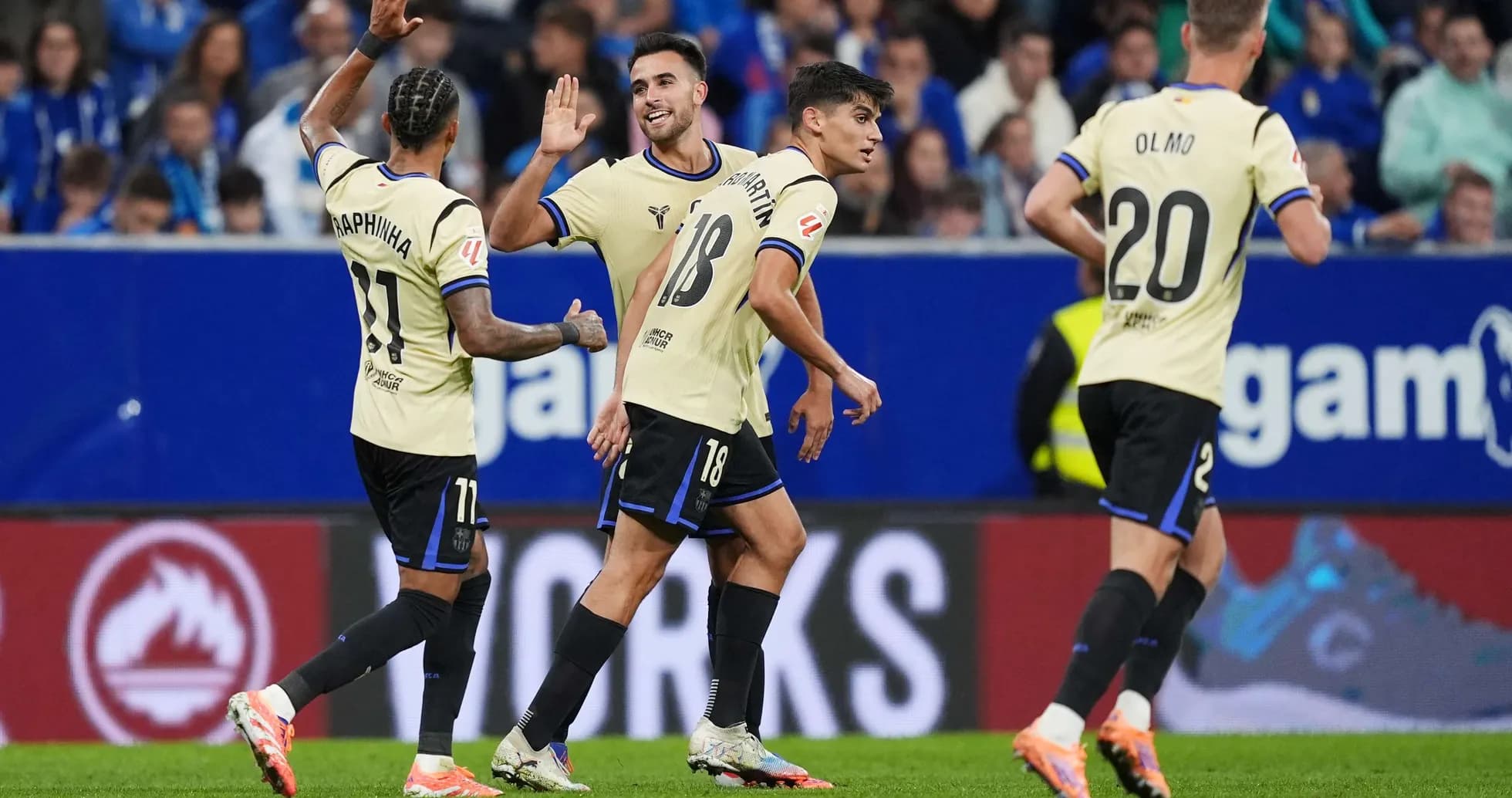 Futbolçuların qələbə münasibəti ilə sevinməsi Futbolçuların qələbə münasibəti ilə sevinməsi