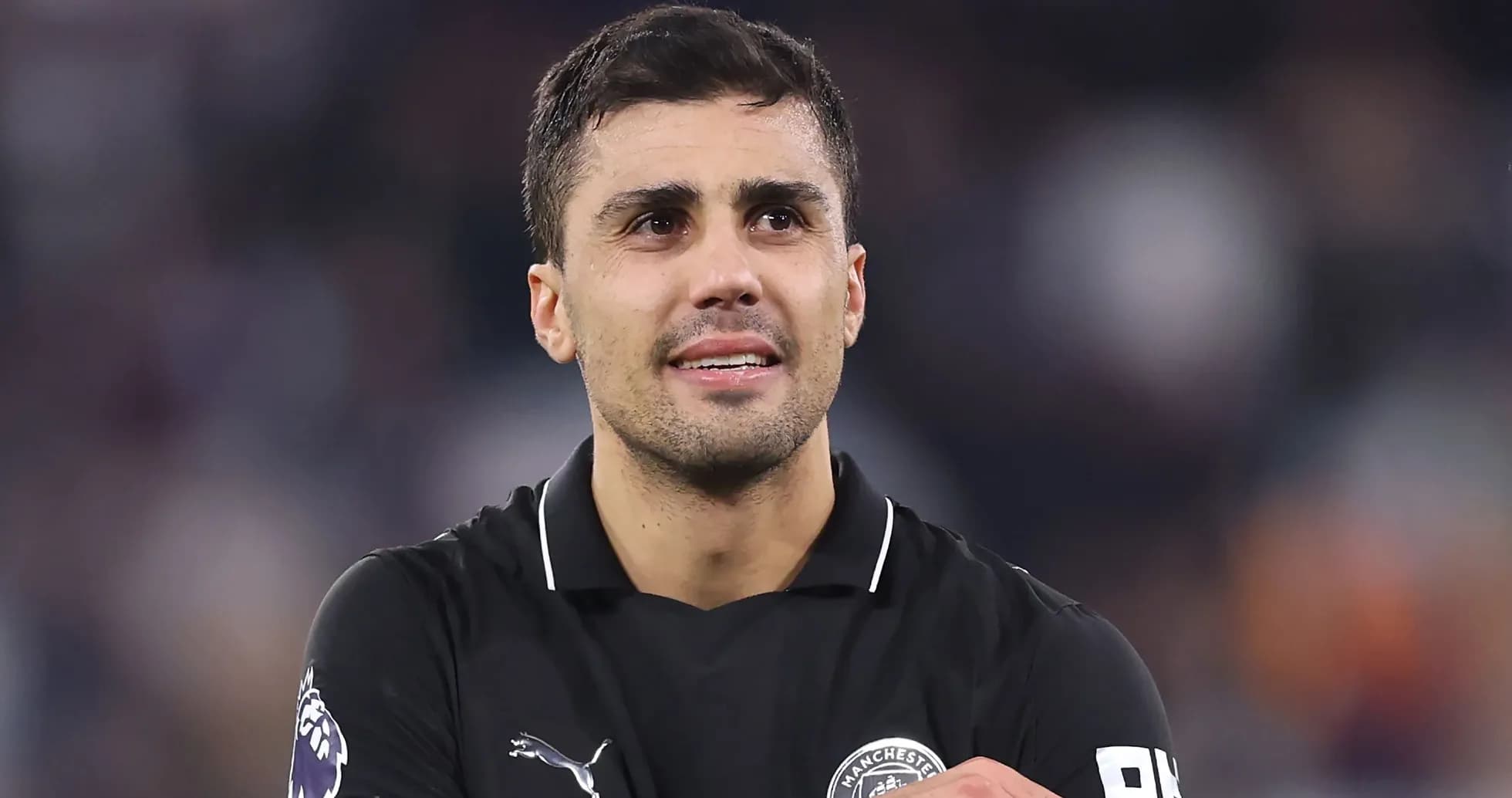 Futbolçu oyun sonrası fanlara təşəkkür edir Futbolçu oyun sonrası fanlara təşəkkür edir