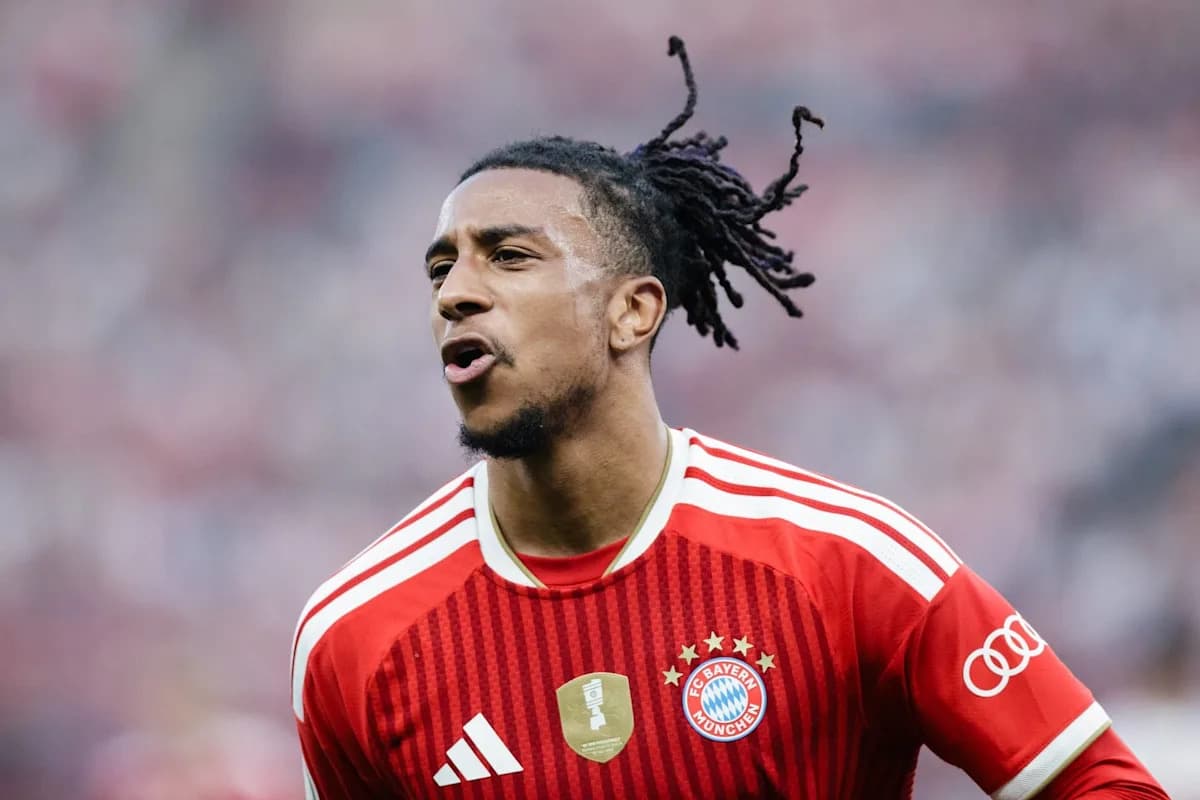 Bayern München oyuncusu sahada sevinçle bağırır Bayern München oyuncusu sahada sevinçle bağırır