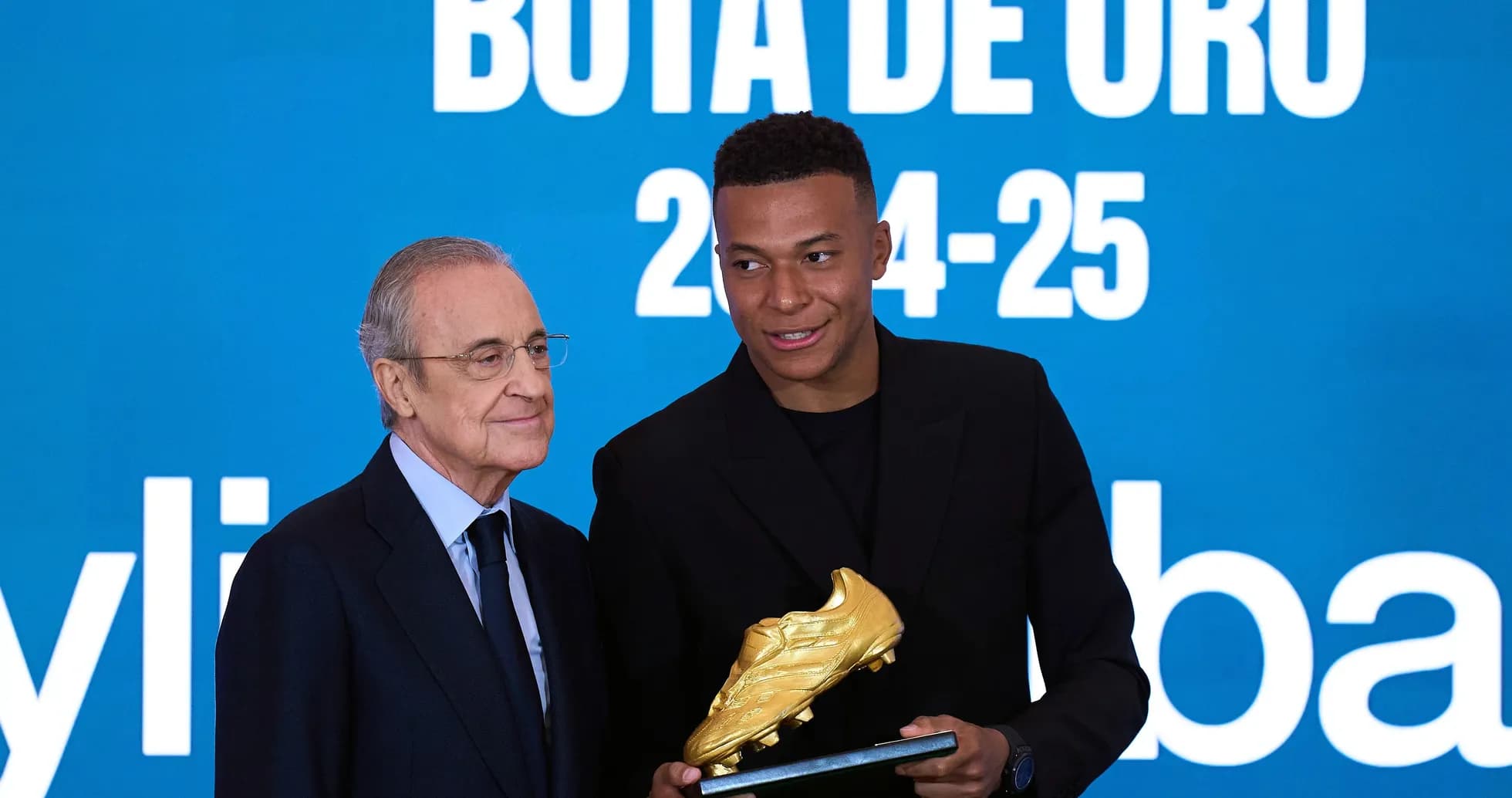 Kylian Mbappé receiving Golden Boot award Kylian Mbappé receiving Golden Boot award