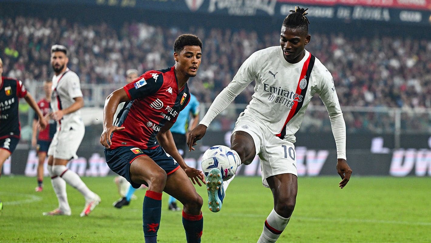 Genoa və AC Milan oyunu zamanı futbolçular Genoa və AC Milan oyunu zamanı futbolçular
