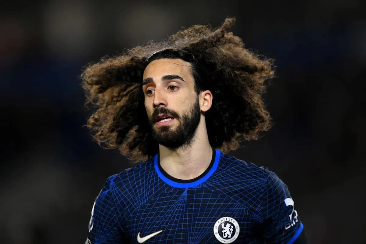 Futbolçu Chelsea formasında sahədə danışır Futbolçu Chelsea formasında sahədə danışır