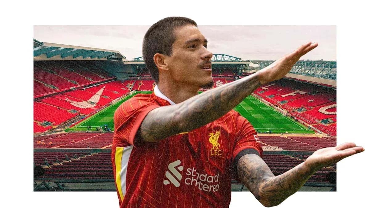 Futbolçu Anfield stadionunda jest edir Futbolçu Anfield stadionunda jest edir
