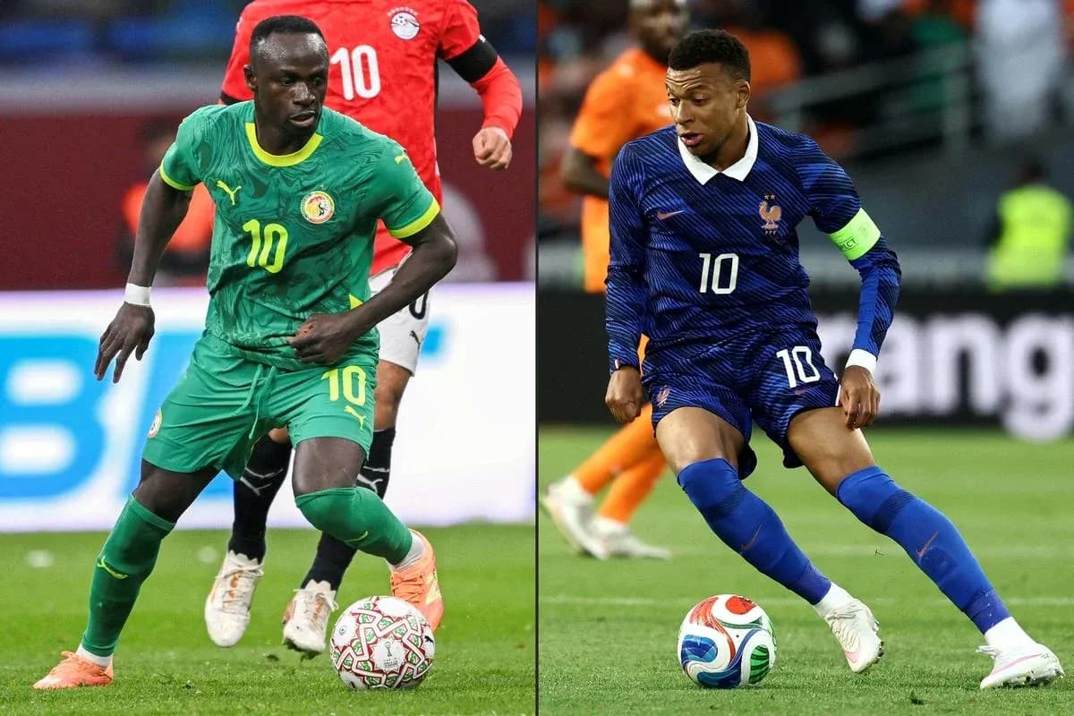 Sadio Mané və Kylian Mbappé futbol oynayır Sadio Mané və Kylian Mbappé futbol oynayır