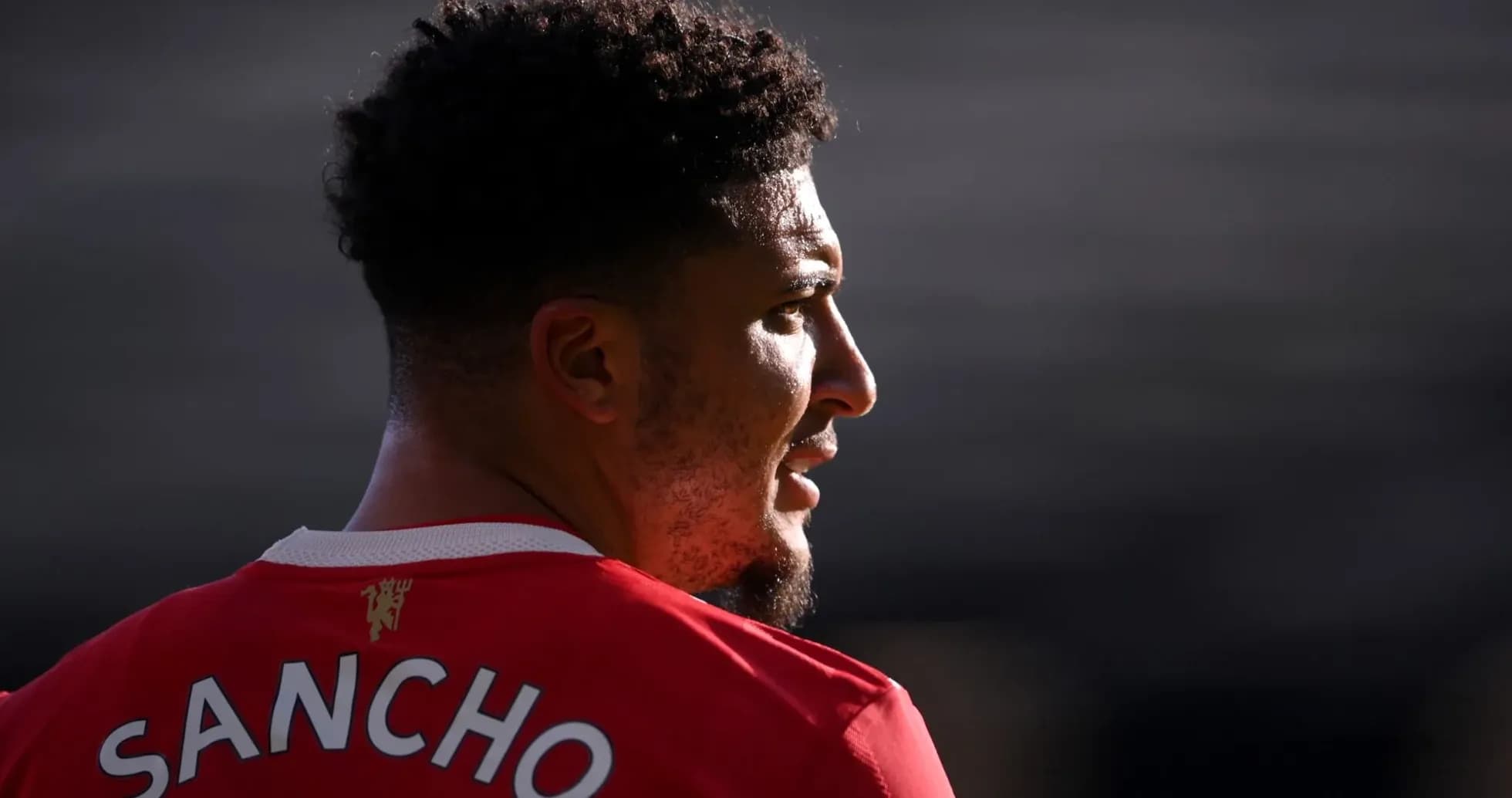 Futbolçunun arxadan görünüşü, SANCHO yazılı köynəkdə Futbolçunun arxadan görünüşü, SANCHO yazılı köynəkdə