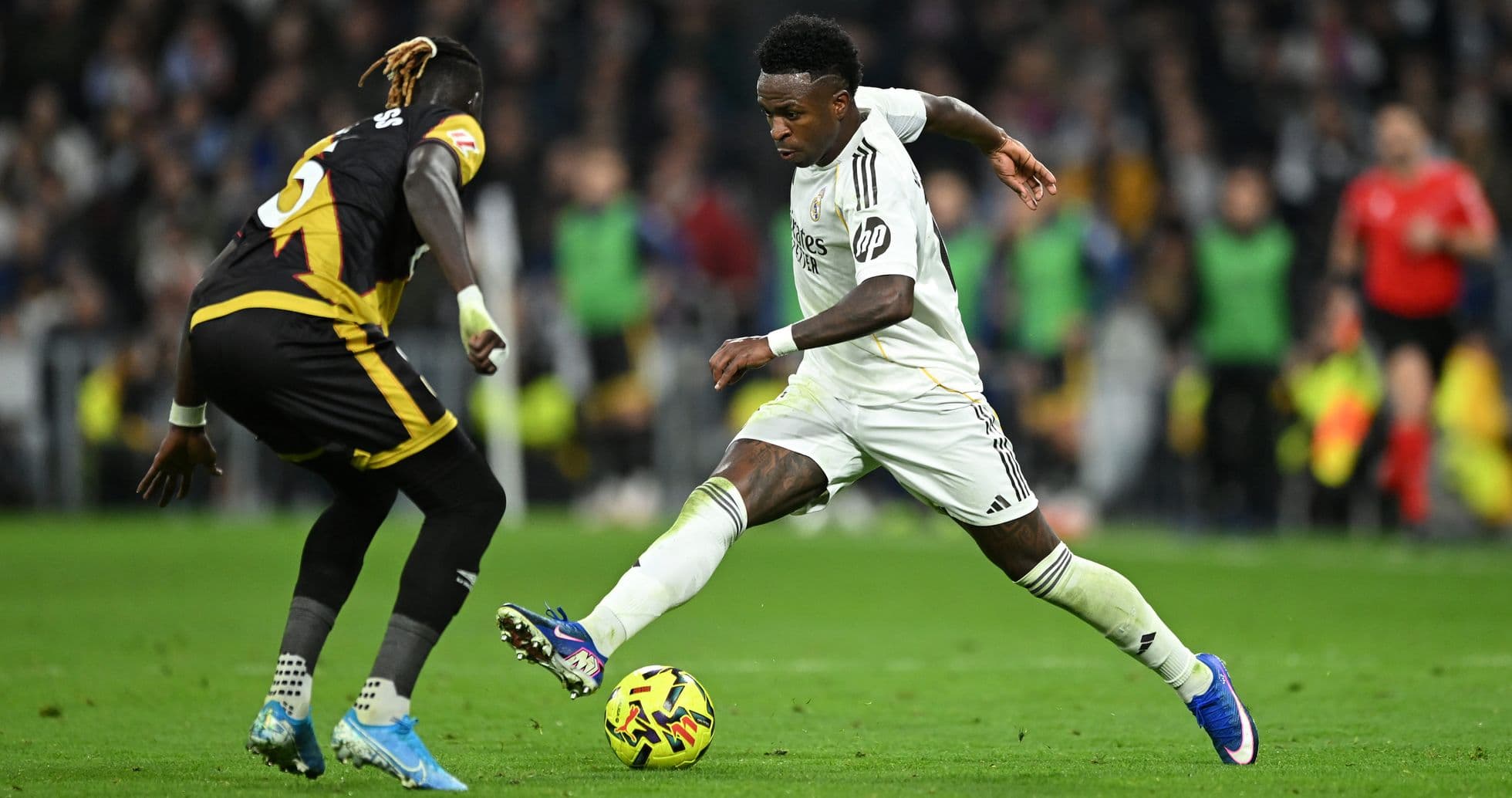 Vinicius Real Madrid futbol topu ilə Vinicius Real Madrid futbol topu ilə