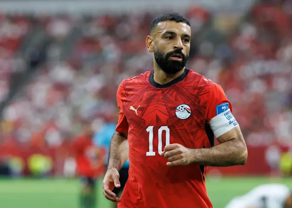 Futbolçu 10 nömrəli forma ilə oyun zamanı Futbolçu 10 nömrəli forma ilə oyun zamanı
