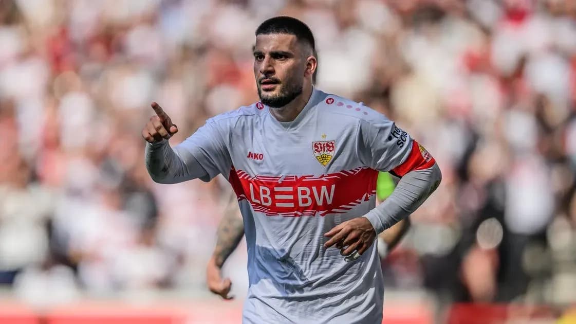 Futbolçu mükafatlandırma zamanı qol sevinci yaşayır Futbolçu mükafatlandırma zamanı qol sevinci yaşayır
