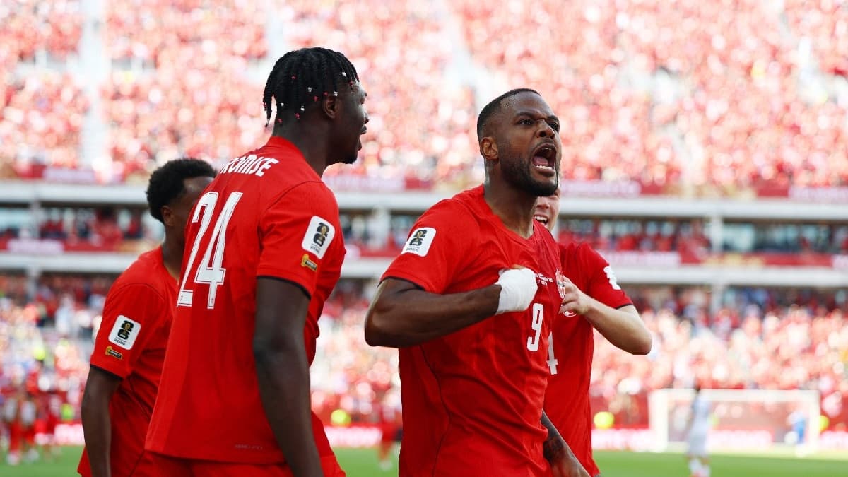 Kanada futbolçuları qələbə sevincini yaşayır Kanada futbolçuları qələbə sevincini yaşayır