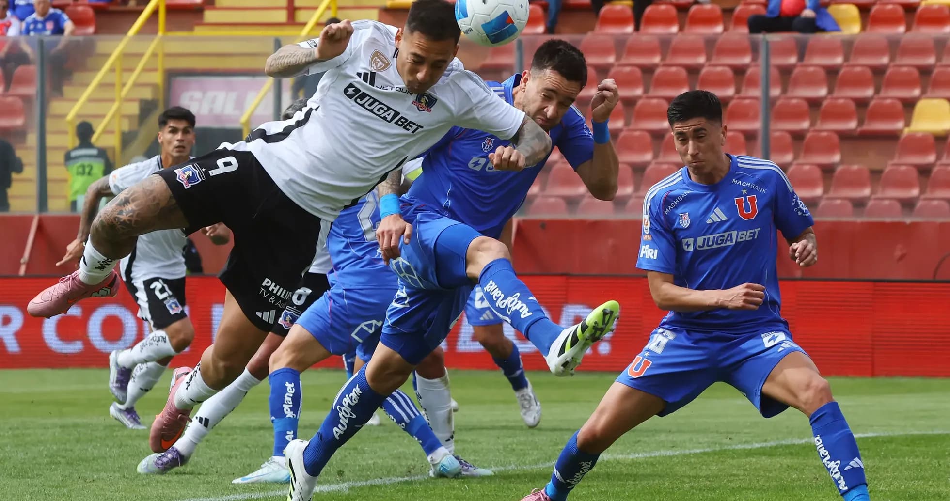 Universidad de Chile və Colo Colo futbol oyunu Universidad de Chile və Colo Colo futbol oyunu