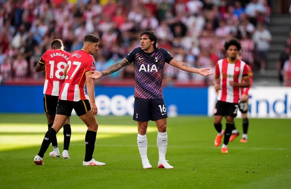 Tottenham player arguing with opponents during match Tottenham player arguing with opponents during match