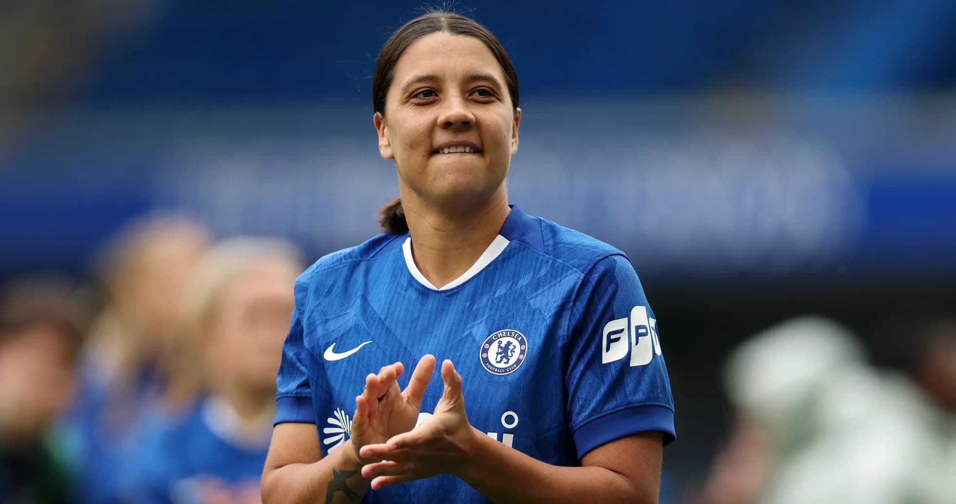 Chelsea futbolçusu alqışlayır Chelsea futbolçusu alqışlayır