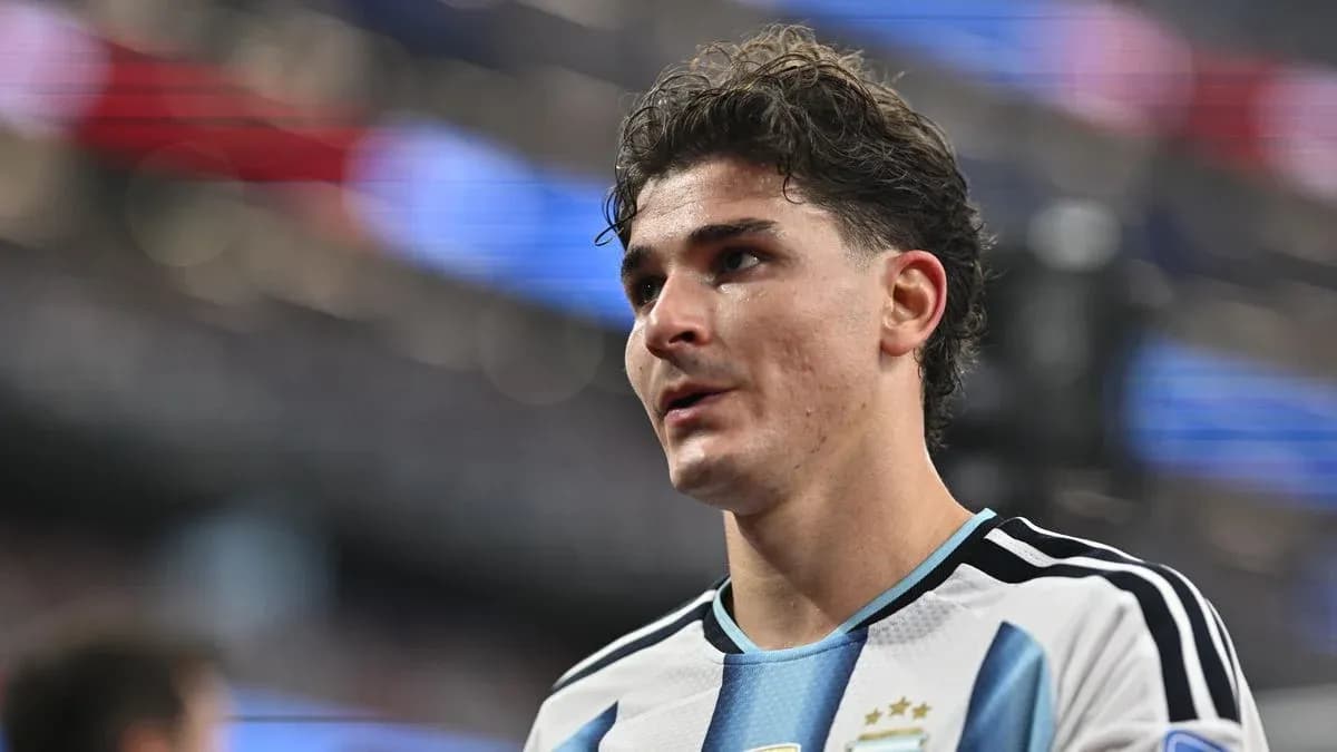 Futbolçu Argentina formasında danışır Futbolçu Argentina formasında danışır