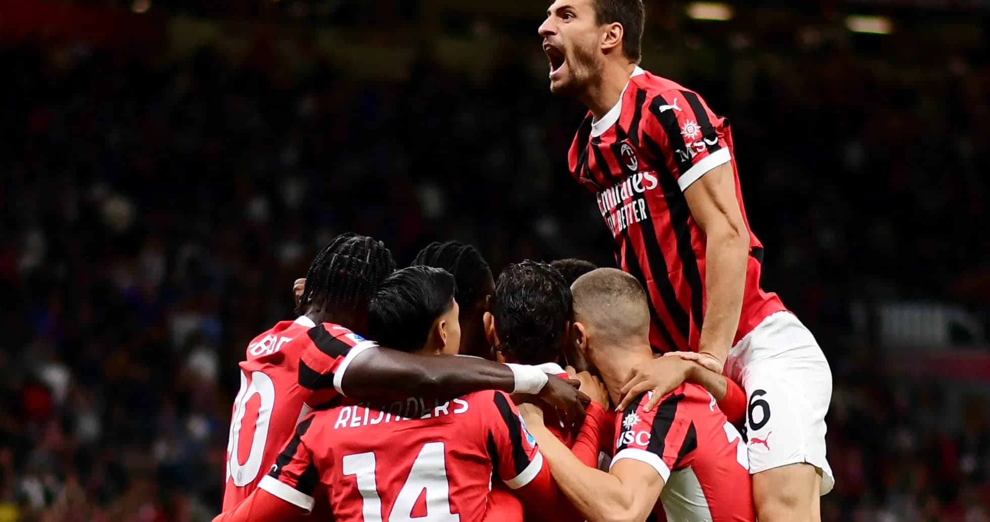 AC Milan oyunçuları qələbə sevinci yaşayır AC Milan oyunçuları qələbə sevinci yaşayır