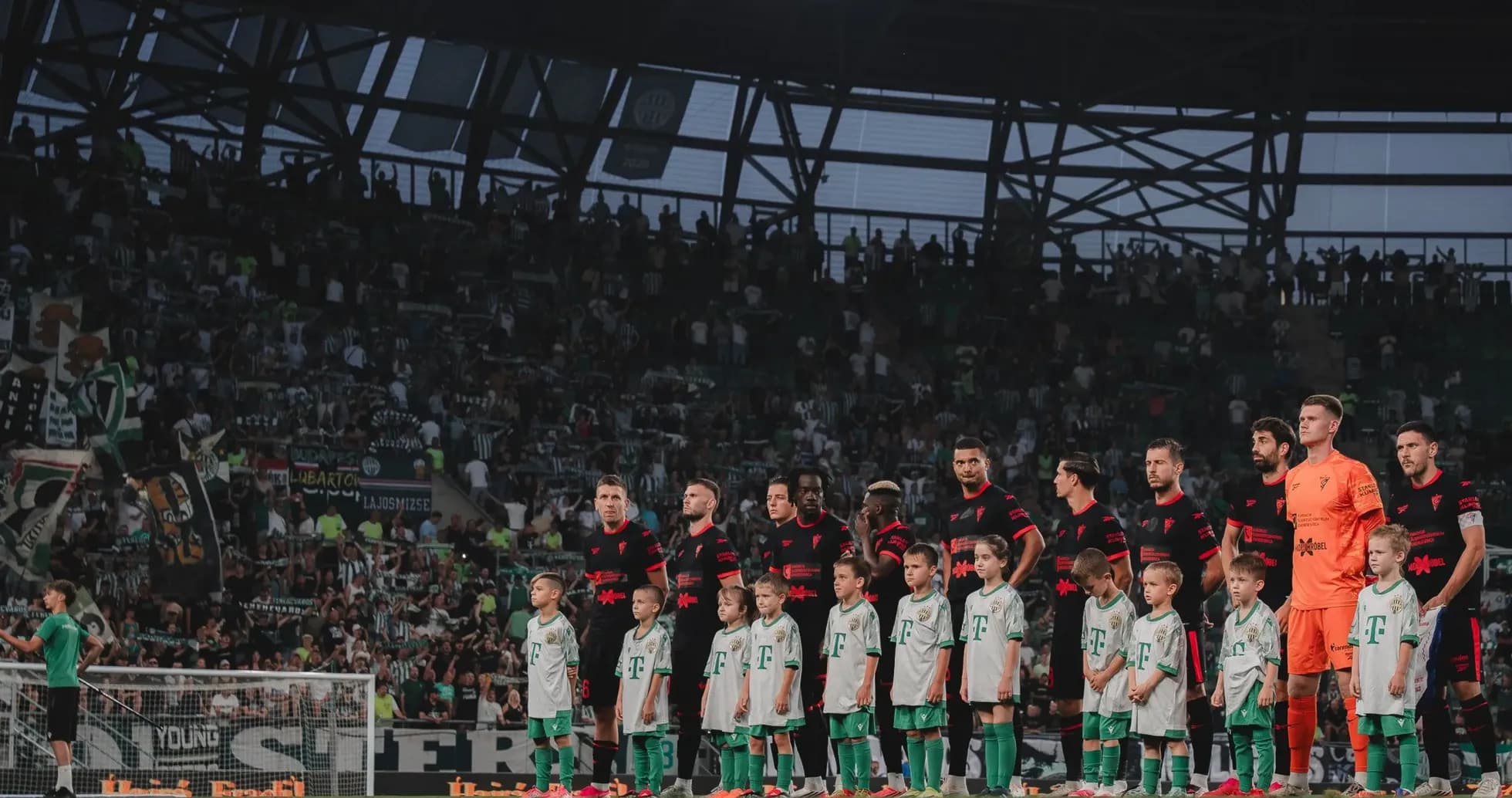 Gornik Zabrze və Ferencvarosi TC oyunçuları Gornik Zabrze və Ferencvarosi TC oyunçuları