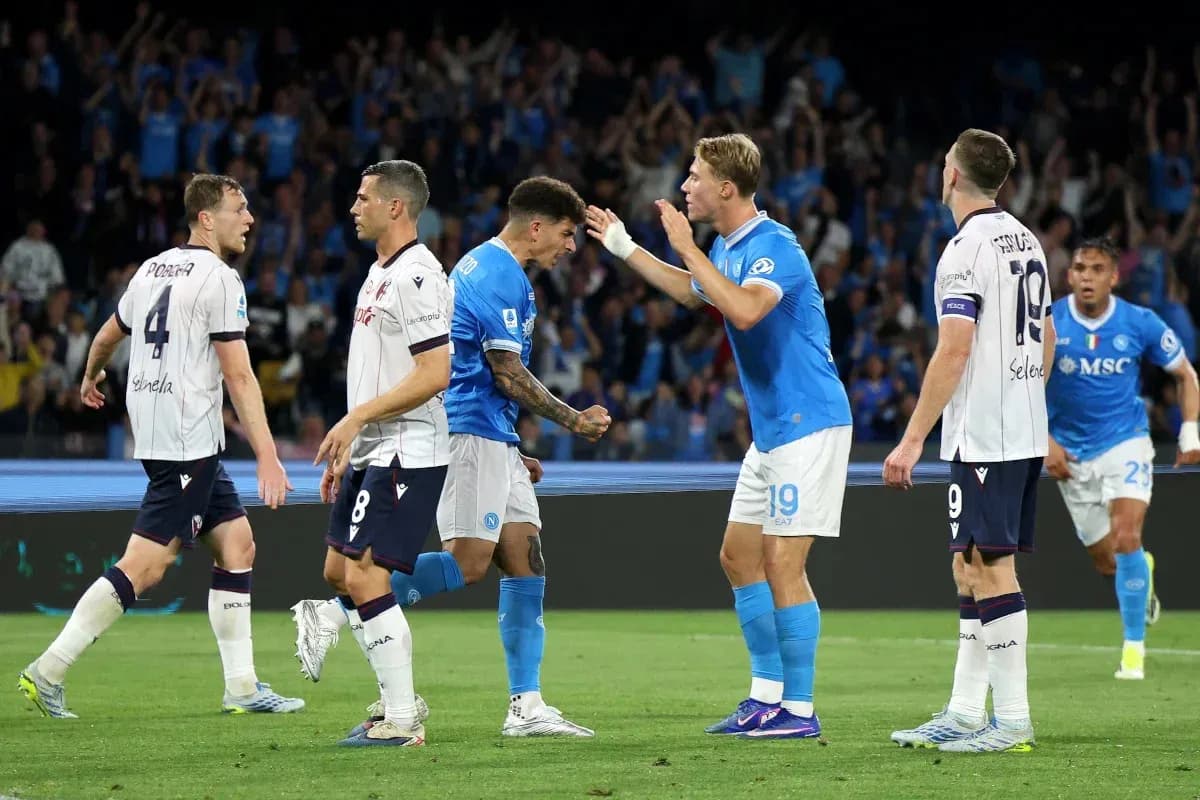 Napoli players celebrating during match against Bologna Napoli players celebrating during match against Bologna