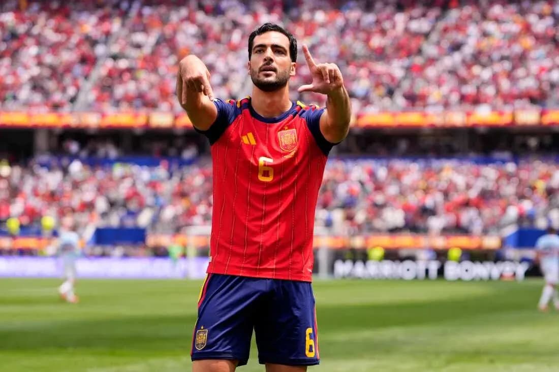 İspaniya futbolçusu qol sevincini qeyd edir İspaniya futbolçusu qol sevincini qeyd edir