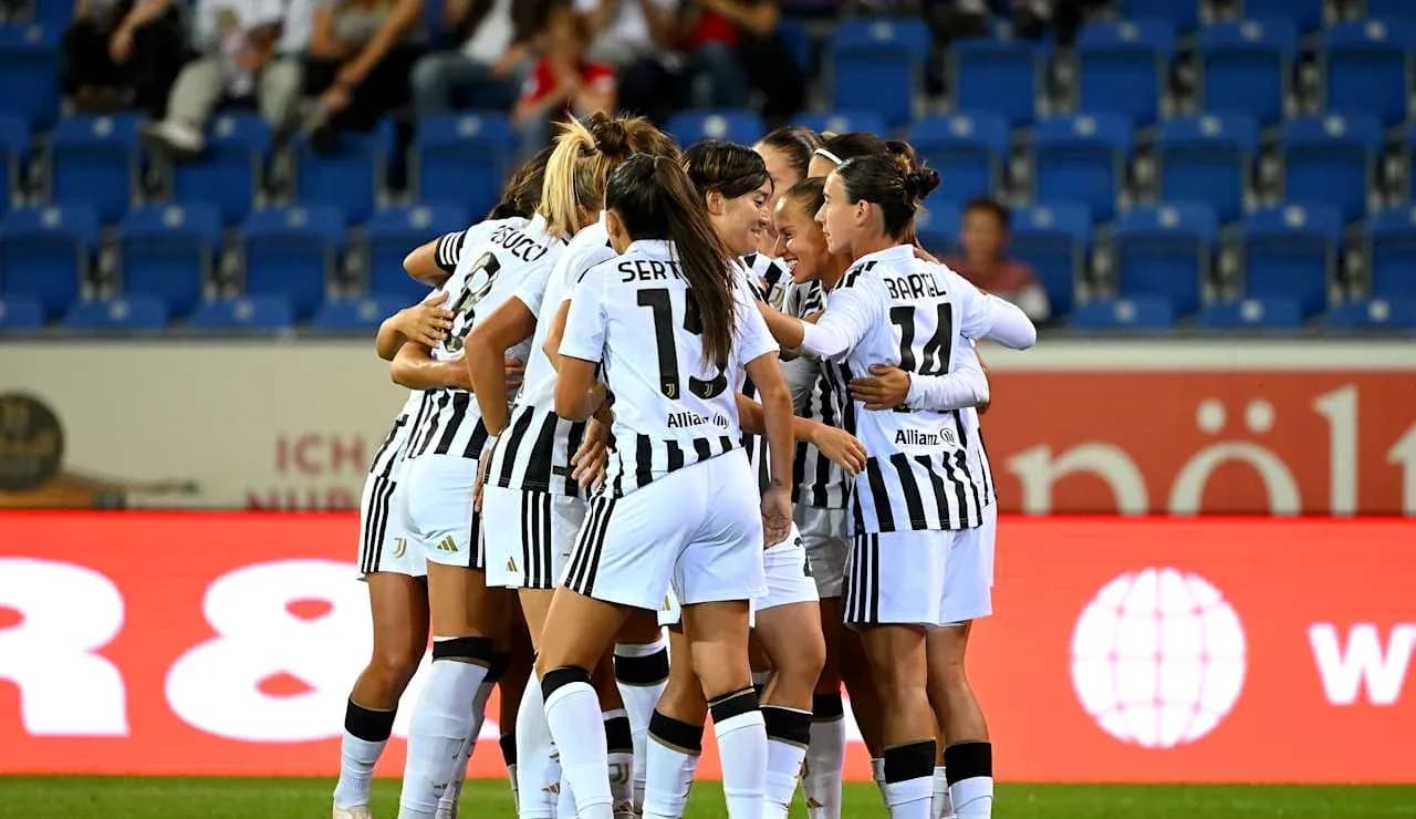 Juventus qadın komandası bir araya gəlir Juventus qadın komandası bir araya gəlir