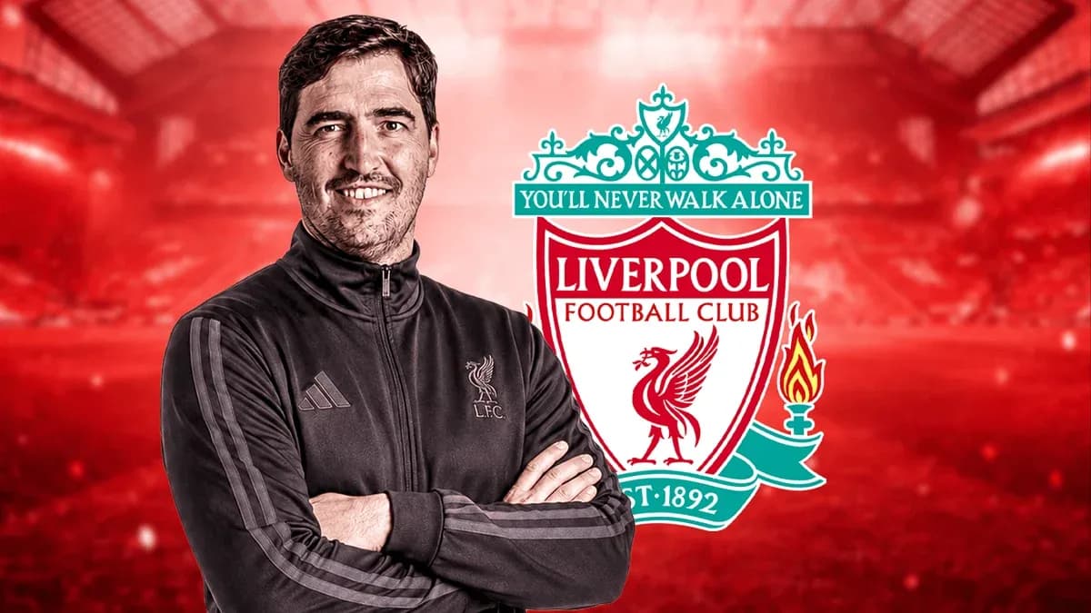 Kişi Liverpool futbol klubu logosu ilə Kişi Liverpool futbol klubu logosu ilə