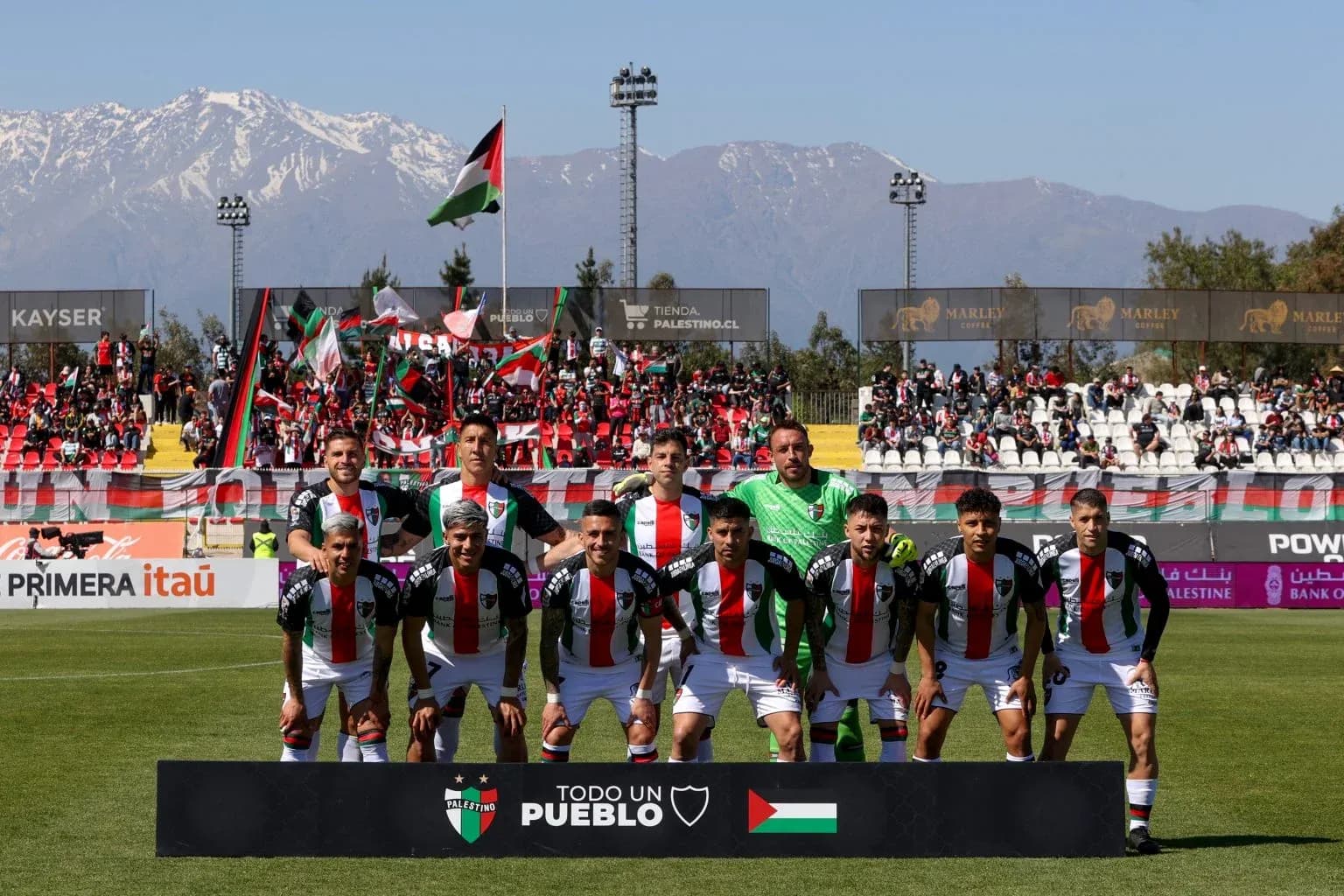 Palestino futbol komandasının start heyəti Palestino futbol komandasının start heyəti