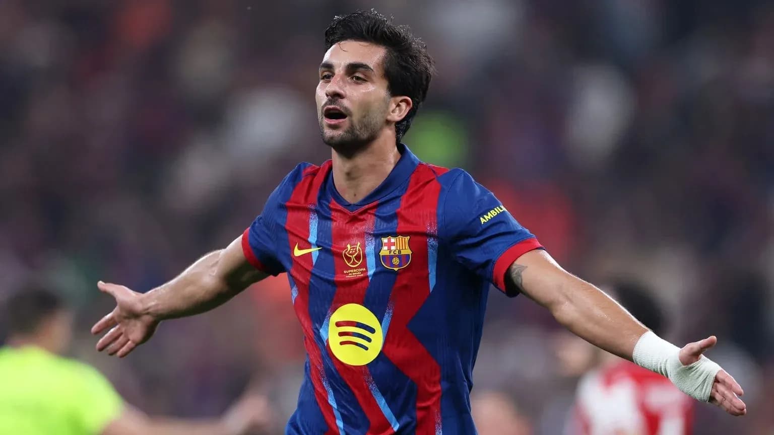 Futbolçu Barcelona formasında qol sevincini yaşayır Futbolçu Barcelona formasında qol sevincini yaşayır
