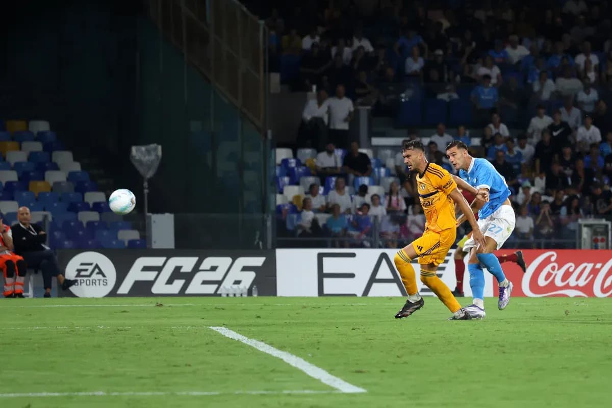 Pisa və Napoli futbol oyunu zamanı Pisa və Napoli futbol oyunu zamanı