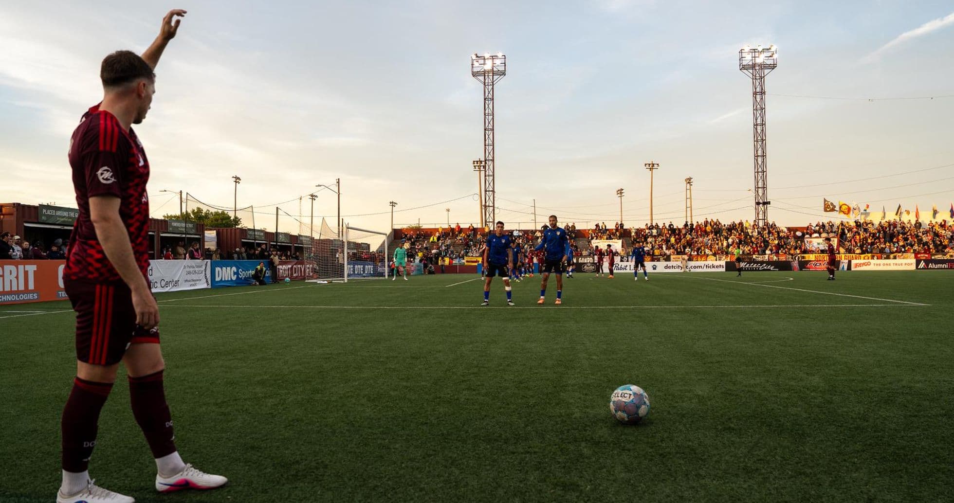 Futbol matçında oyunçuların hazırlığı Futbol matçında oyunçuların hazırlığı