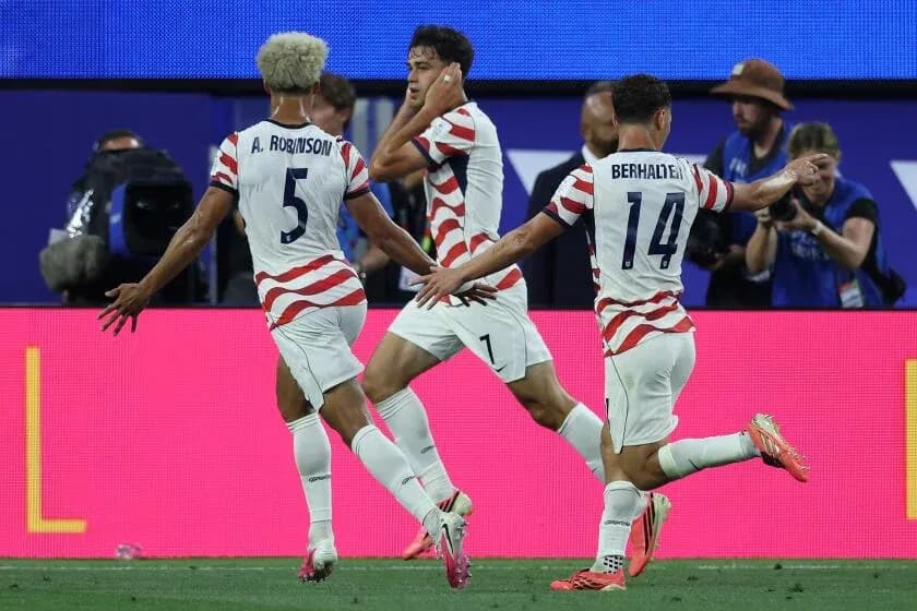 US players celebrating a goal during the match US players celebrating a goal during the match