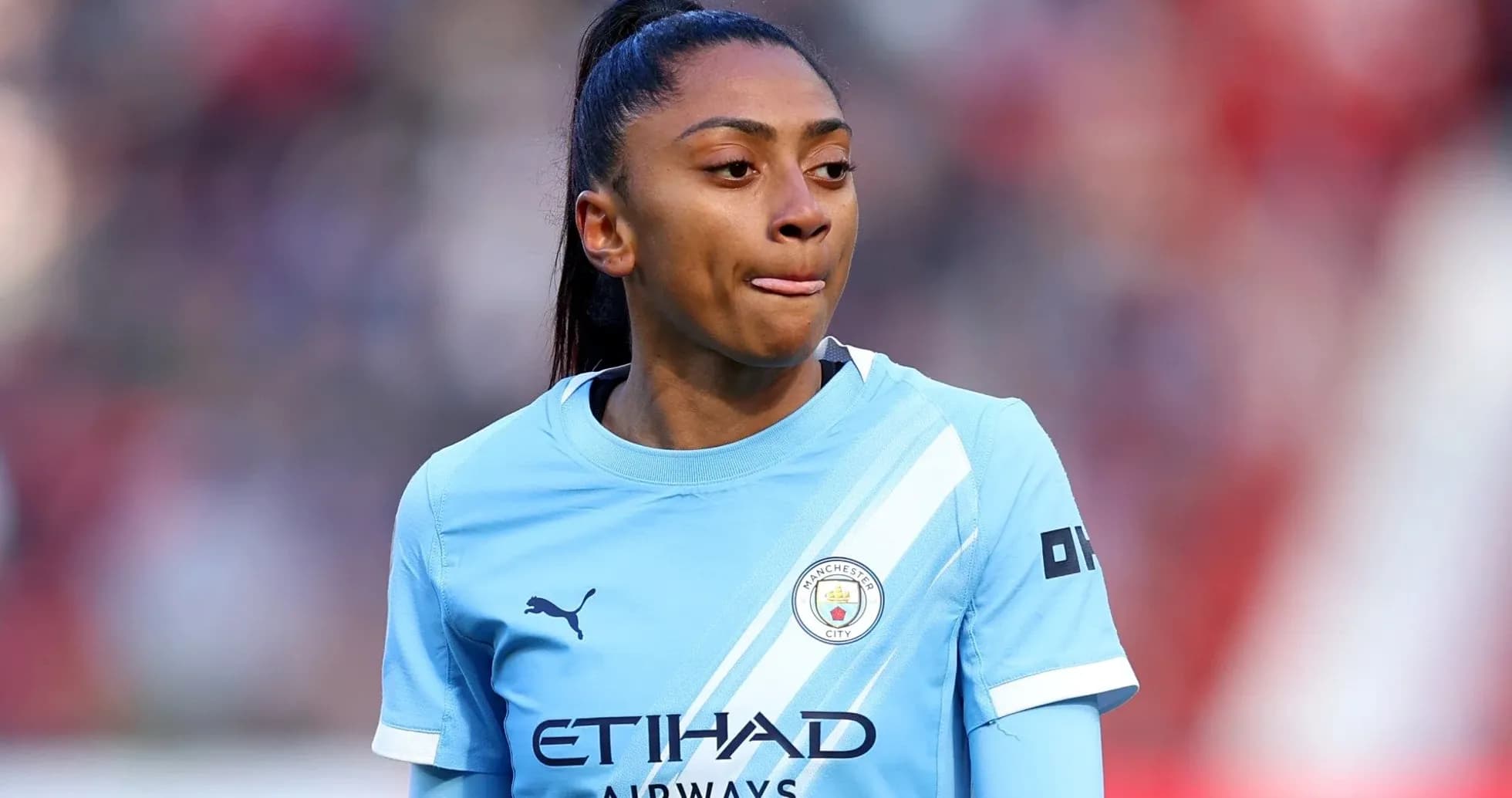 Futbolçu Manchester City formasında sahədə Futbolçu Manchester City formasında sahədə
