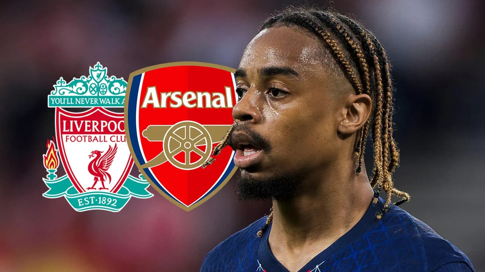 Futbolçu Arsenal və Liverpool emblemləri ilə Futbolçu Arsenal və Liverpool emblemləri ilə