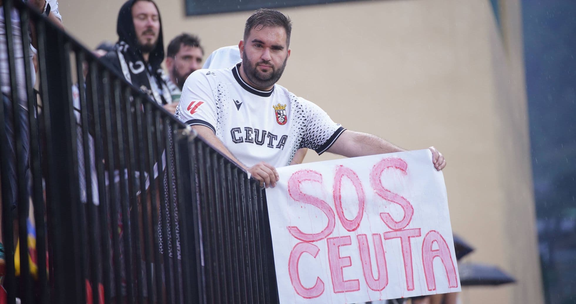 Sərhəd böhranı AD Ceuta üçün 15 futbolçunun transferdən imtina etməsinə səbəb oldu Sərhəd böhranı AD Ceuta üçün 15 futbolçunun transferdən imtina etməsinə səbəb oldu