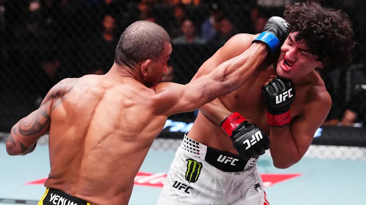 Raul Rosas Jr.-ın UFC Vegas 121-də Raoni Barcelos üzərində qorxunc qələbəsi Raul Rosas Jr.-ın UFC Vegas 121-də Raoni Barcelos üzərində qorxunc qələbəsi